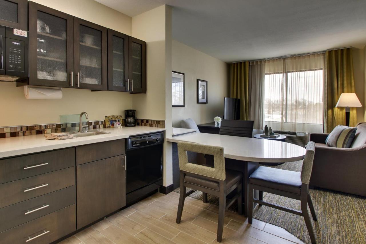 Candlewood Suites - Wichita East By Ihg Zewnętrze zdjęcie